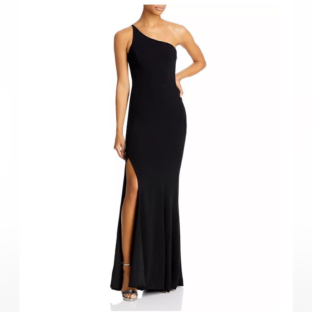 Dress the Population
Amy One-Shoulder Gown